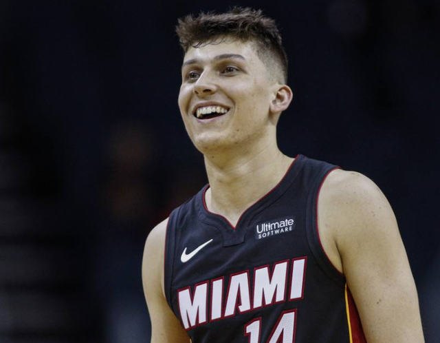 众多球迷与 众多球迷与